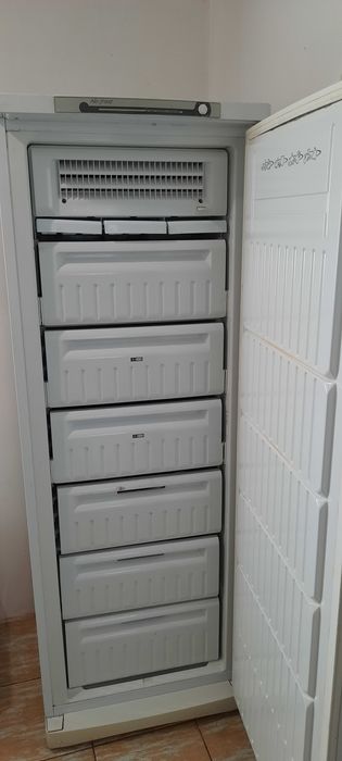 Морозильна камера "Indesit"