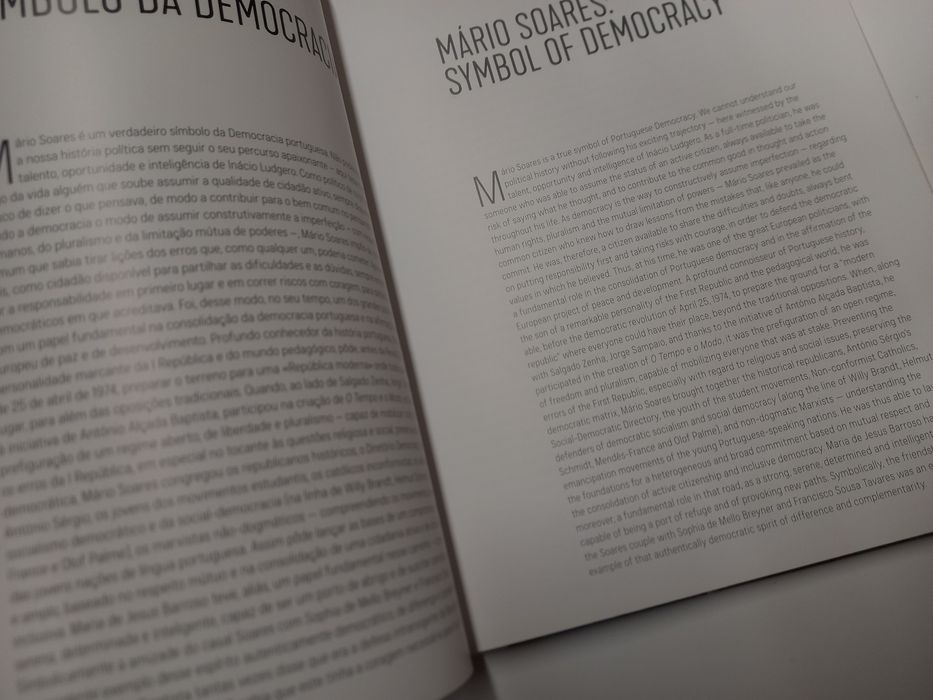 Grande Livro de fotos de Mário Soares Fotos de Inácio Ludgero