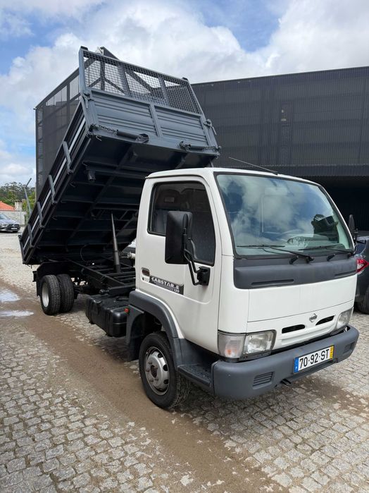 Carrinha nissan cabstar tribasculante