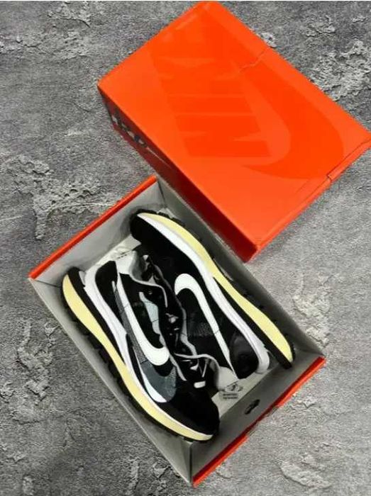 Кросівки чорно білого кольору Nike Sacai Найк Сакаї Вапорвафлі 3.0