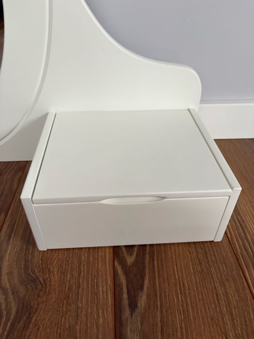 Toaletka z kolekcji Meblik BDB