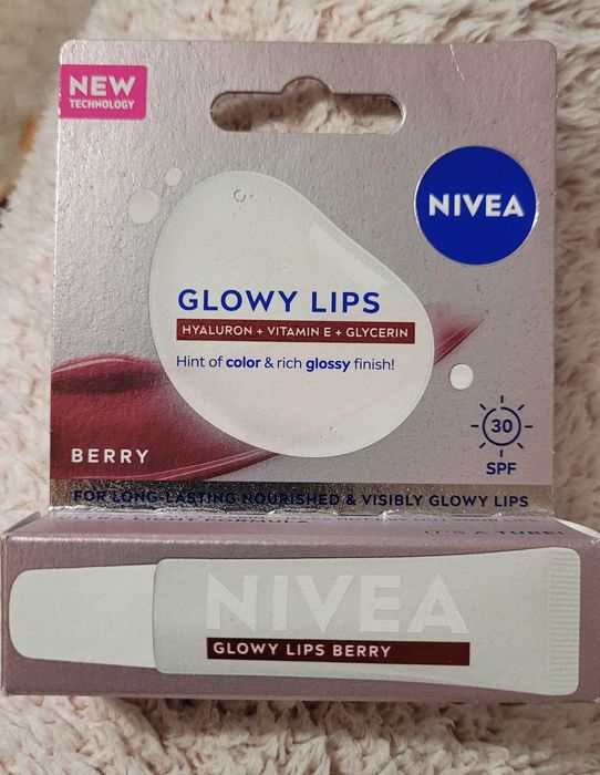 Tubka Nivea Glowy Lips Berry