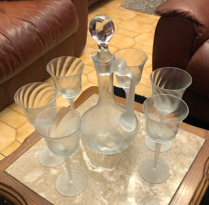 Conjunto garrafa e 6 copos de vidro transparente fosco resistente