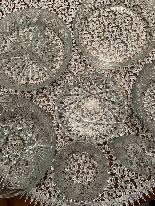 Zestaw szklanych misek i sosjerka „ kryształ „