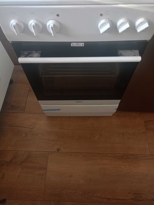 Kuchenka wolnostojąca Amica model SHE11545W