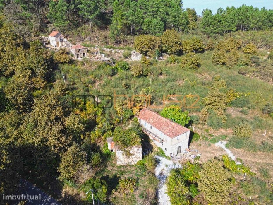 Quinta 2,6ha - Vista panorâmica e várias edificações