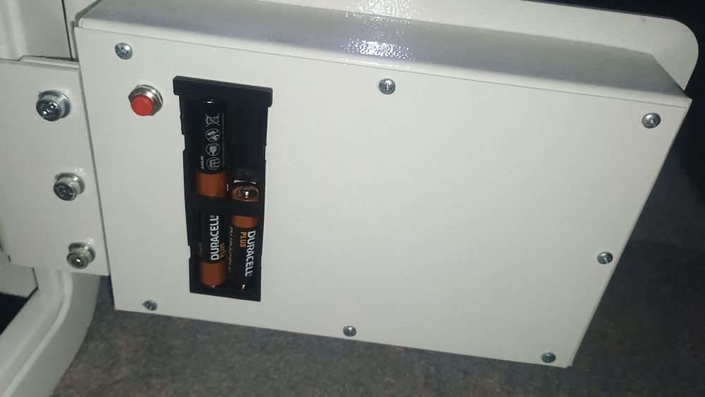 сейф на код і ключ