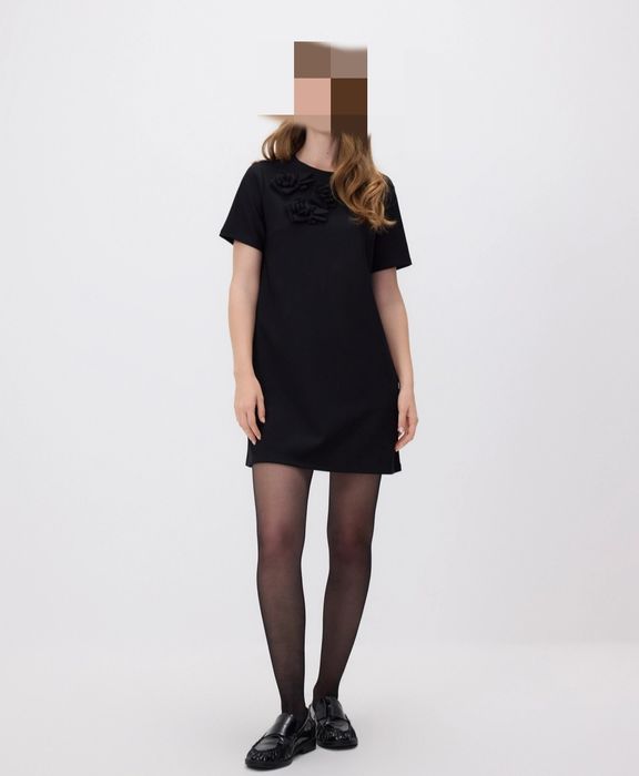 Sukienka z kwiatowa aplikacją. Reserved. Rozm. M.