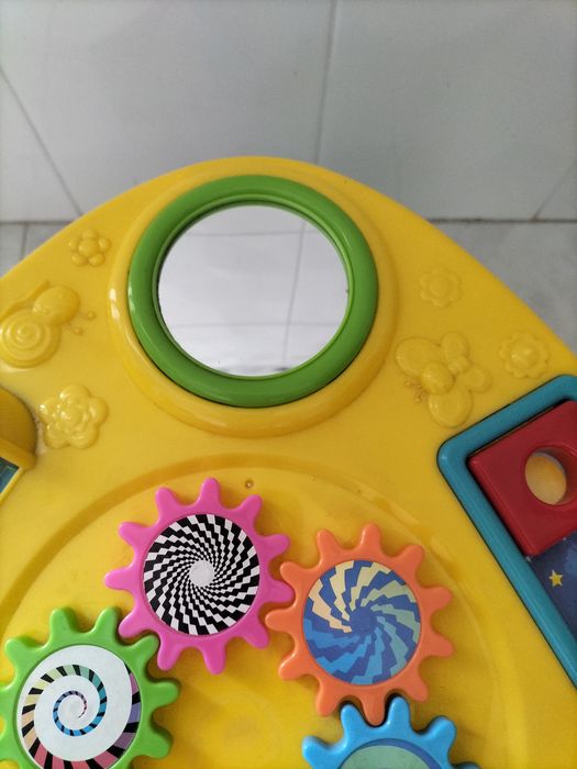 Mesa de actividade para bebé/criança