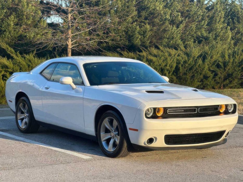 Dodge Challenger SXT      2020