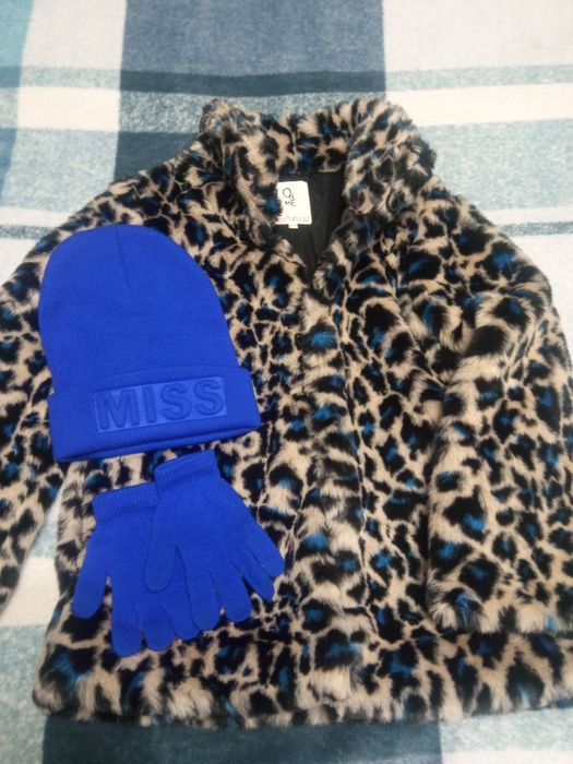 Стильна тепленька шубка.комплект.ціна за все!!!