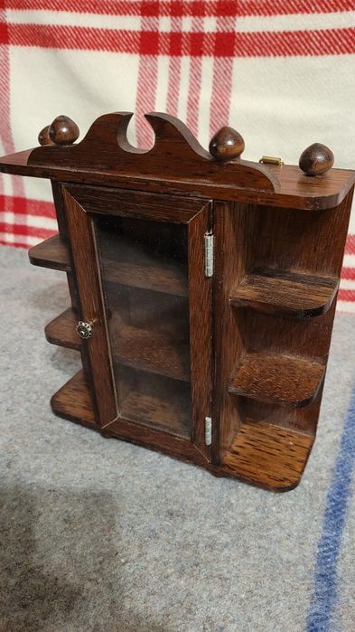 Drewniana mini witrynka 21x18x5 cm.