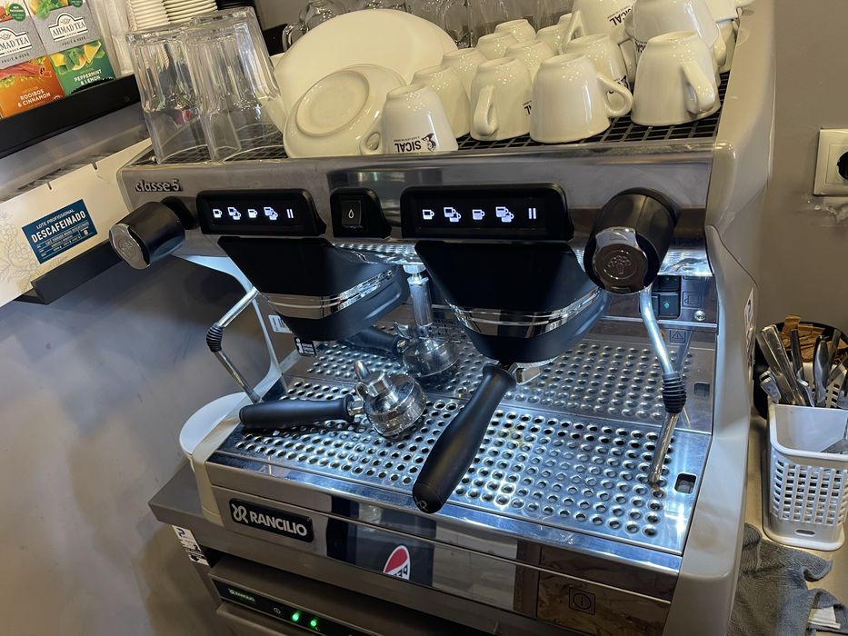 Maquina de cafe semi nova