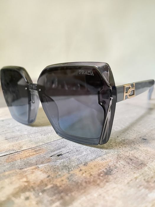 Сонцезахисні окуляри PRADA UV400