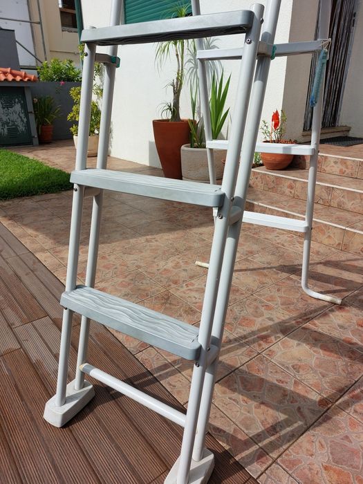 Escada de Piscina GRE