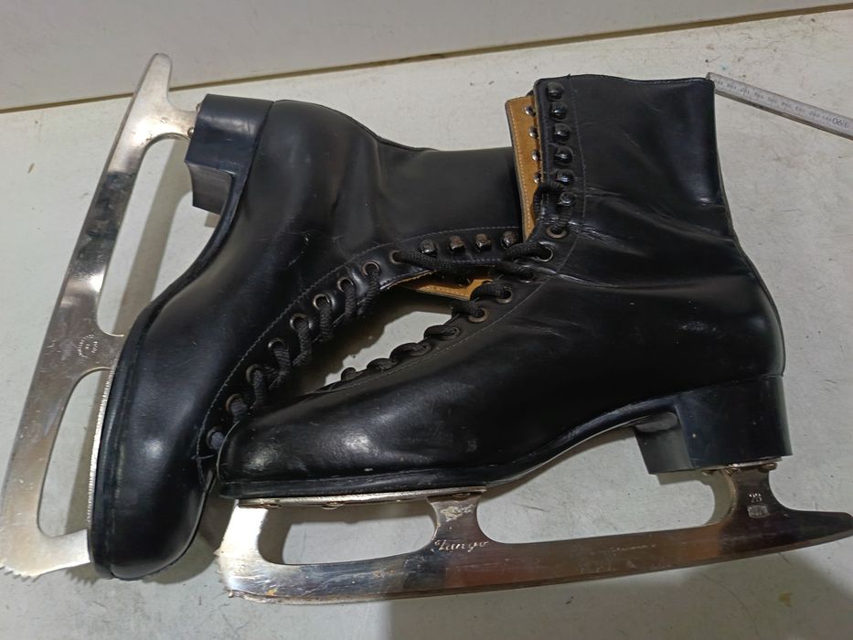 Łyzwy figurowe TANGO skóra rozmiar 42