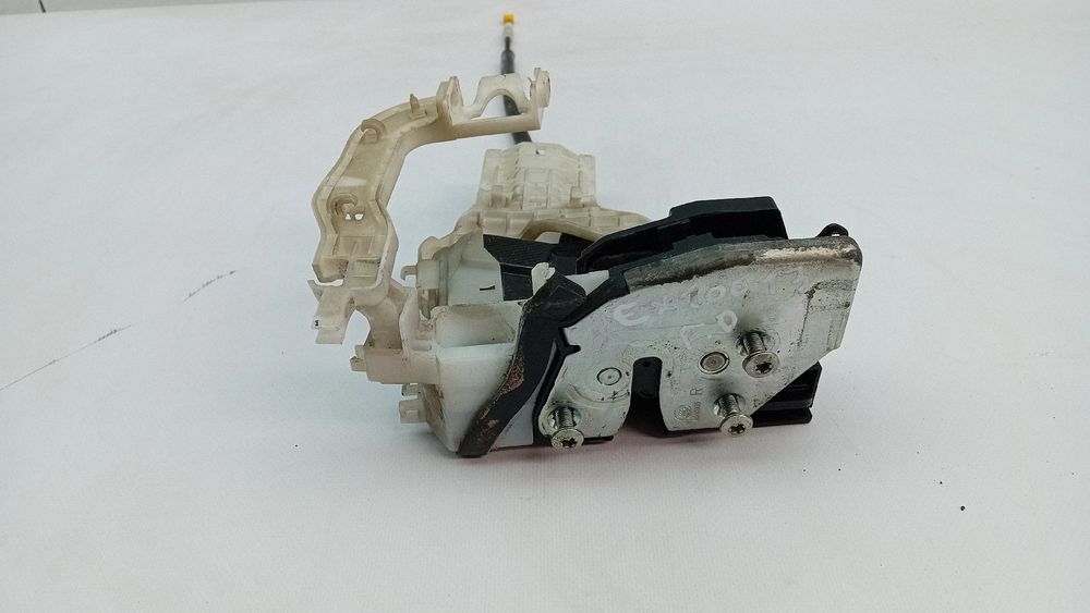 Fechadura / fecho porta frente direito KIA Carens IV