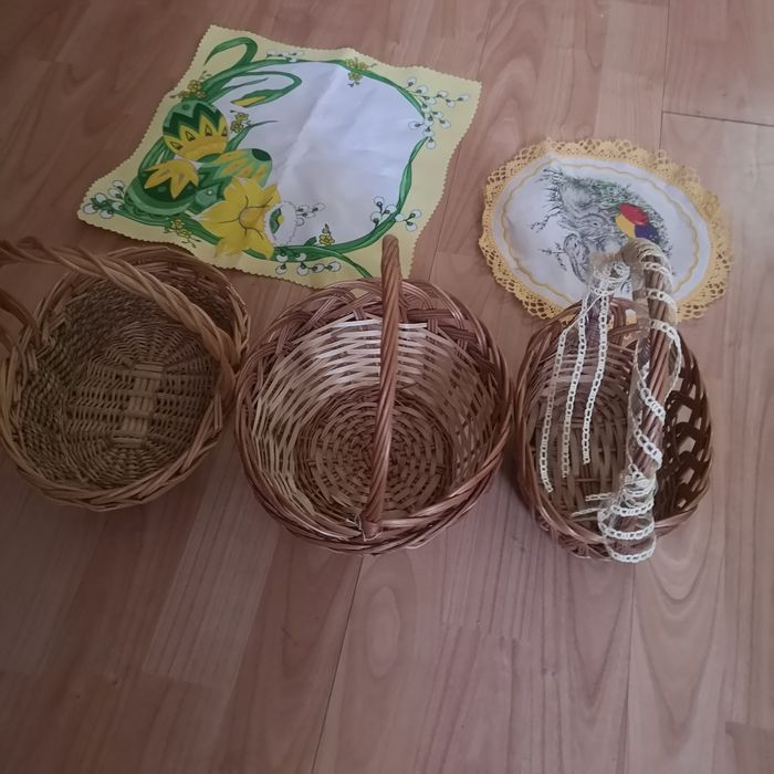 Za trzy  koszyczki  wiklinowe