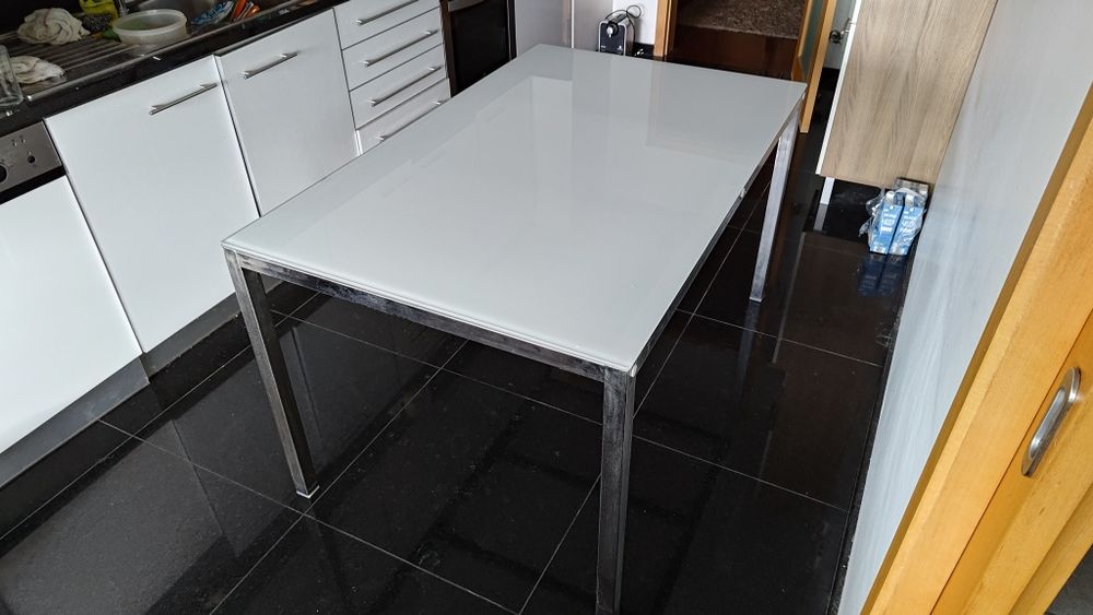 Mesa de cozinha + 4 Cadeiras