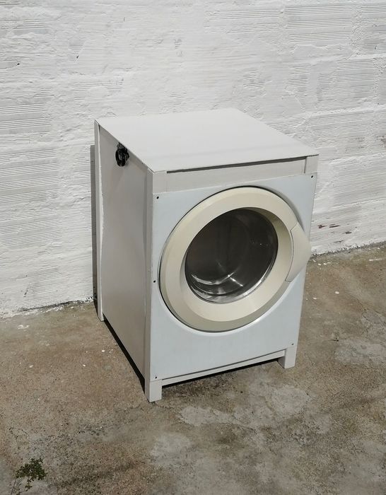 armario de roupa suja by a Arte do lixo