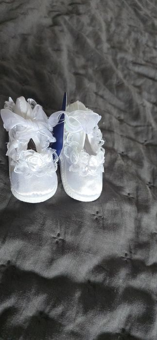 Buciki na chrzest dla dziewczynki nowe