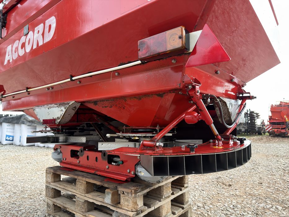 Rozsiewacz nawozów Kverneland Exacta TL  waga, 3000L, komputer