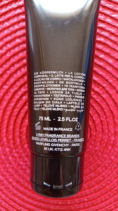 Givenchy L'Interdit mleczko