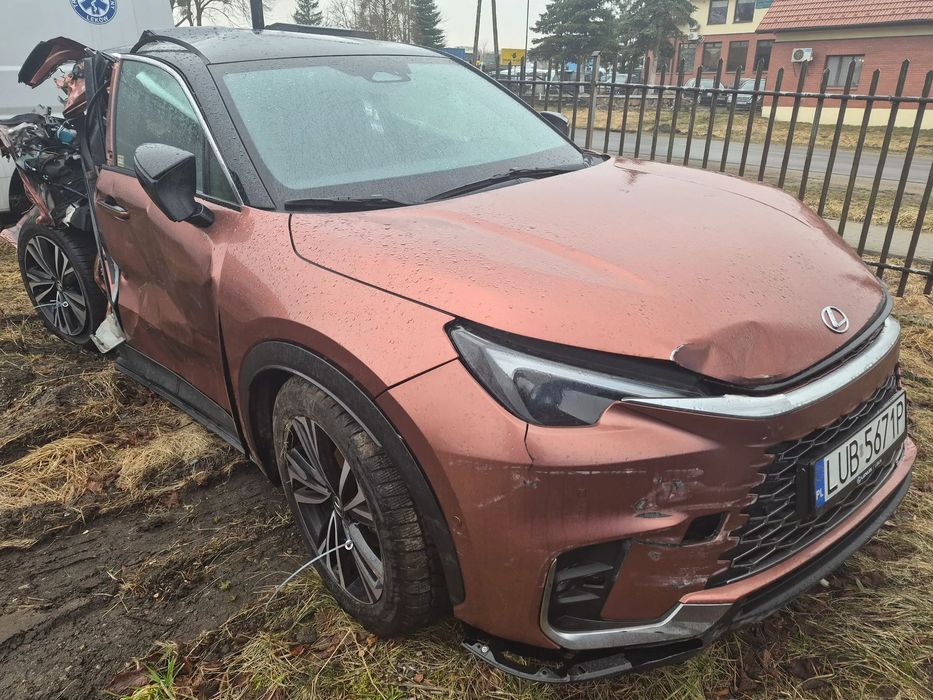 Lexus LBX salon 2025 uszkodzony na chodzie 4x4 Hybryda