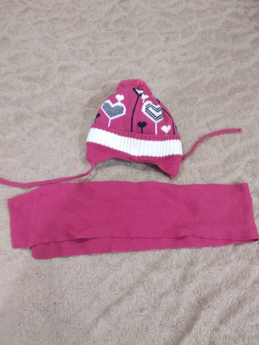 Зимняя шапка, шарфик.