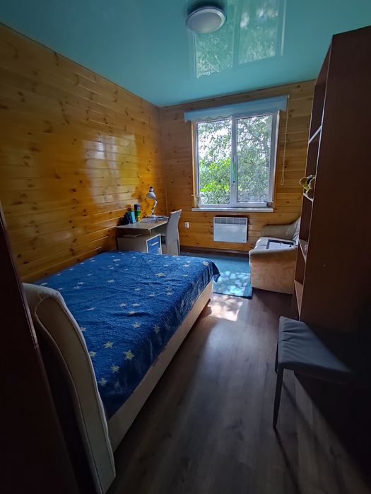 Будинок з ремонтом та меблями(є ще літній будиночок),40 сотих землі