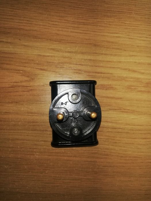 Rozetka do gniazdka z lat PRL