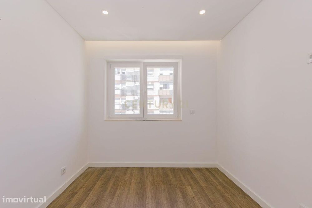Apartamento T2 novo em Sacavém