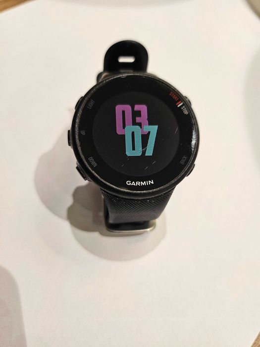 Garmin Forerunner® 45S czarny zegarek dla biegaczy