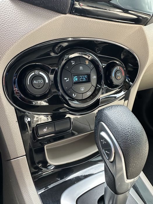 Ford fiesta TITANIUM