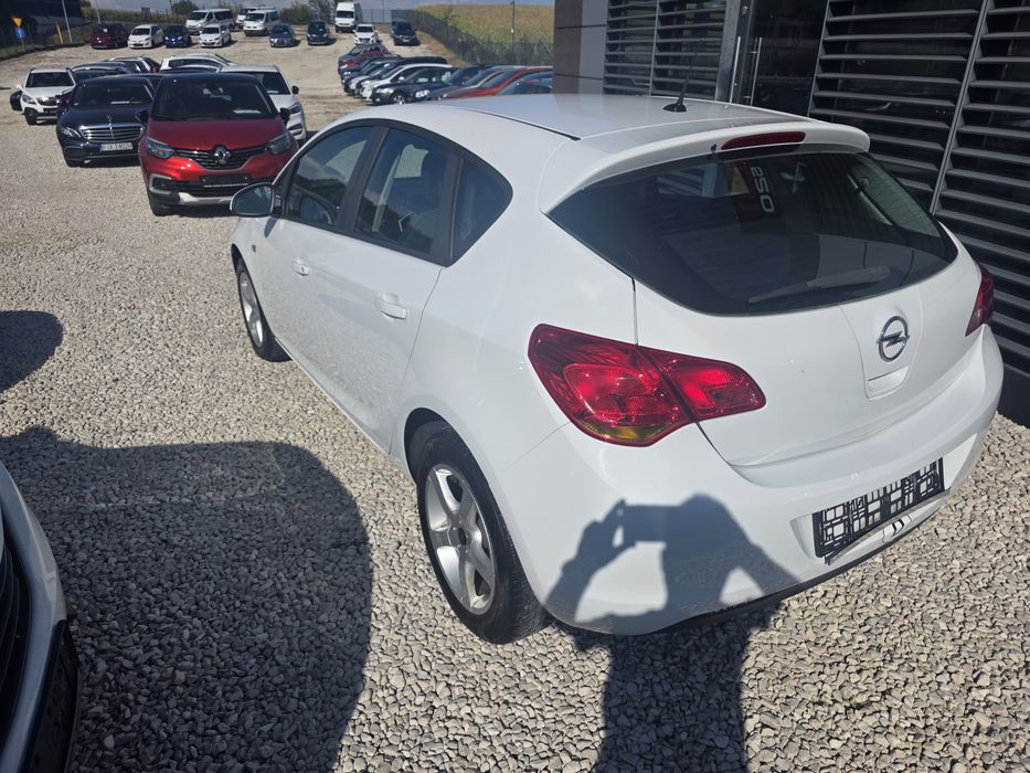 Sprzedam opla astra z silnikem 1.6B 105km