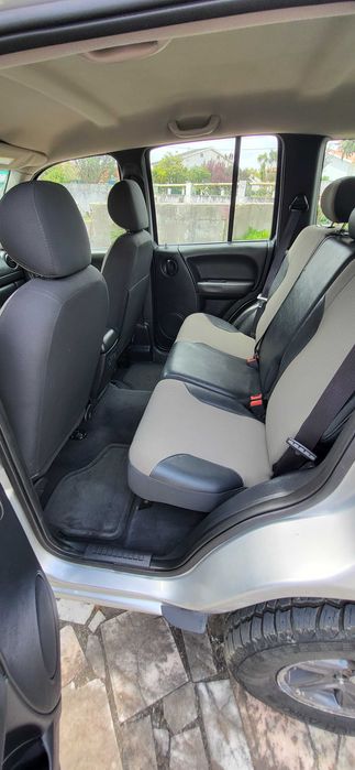 Jeep cherokee KJ Liberty 2500 crd 4x4