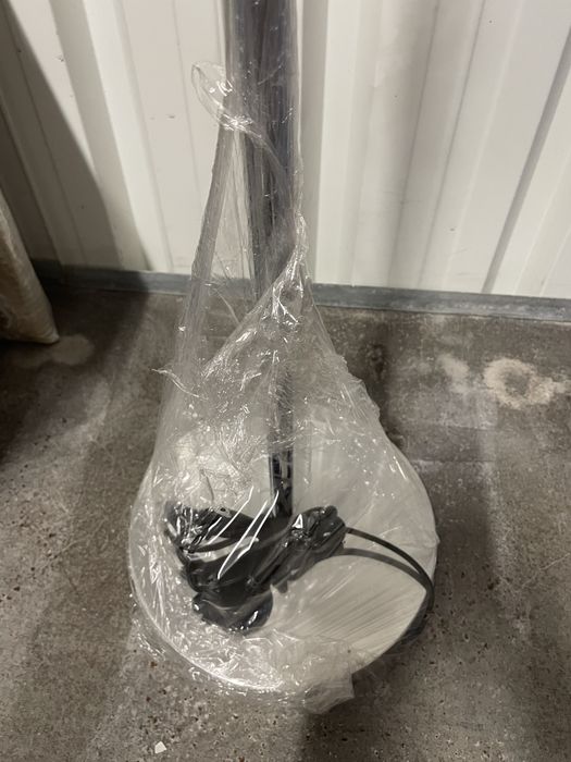 Candeeiro de pé articulado da AREA