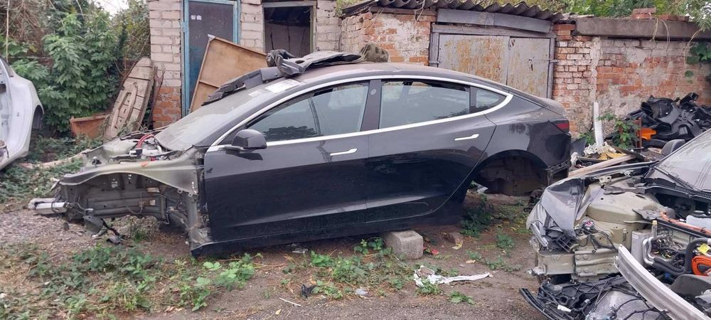 Tesla Model 3 двері передні задні праві ліві рест дорест
