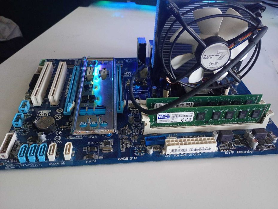 Komplet Procesor CPU i7-3770 Płyta główna Gigabyte GA-H77-DS3H Pamięci Ram DDR3 2x8 GB