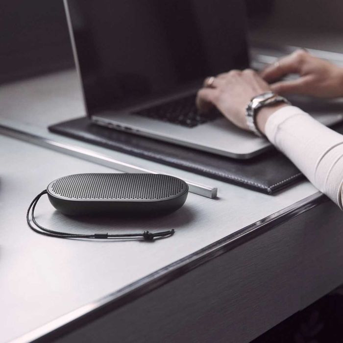 Портативна акустична система BANG & OLUFSEN Beoplay P2 Чорний