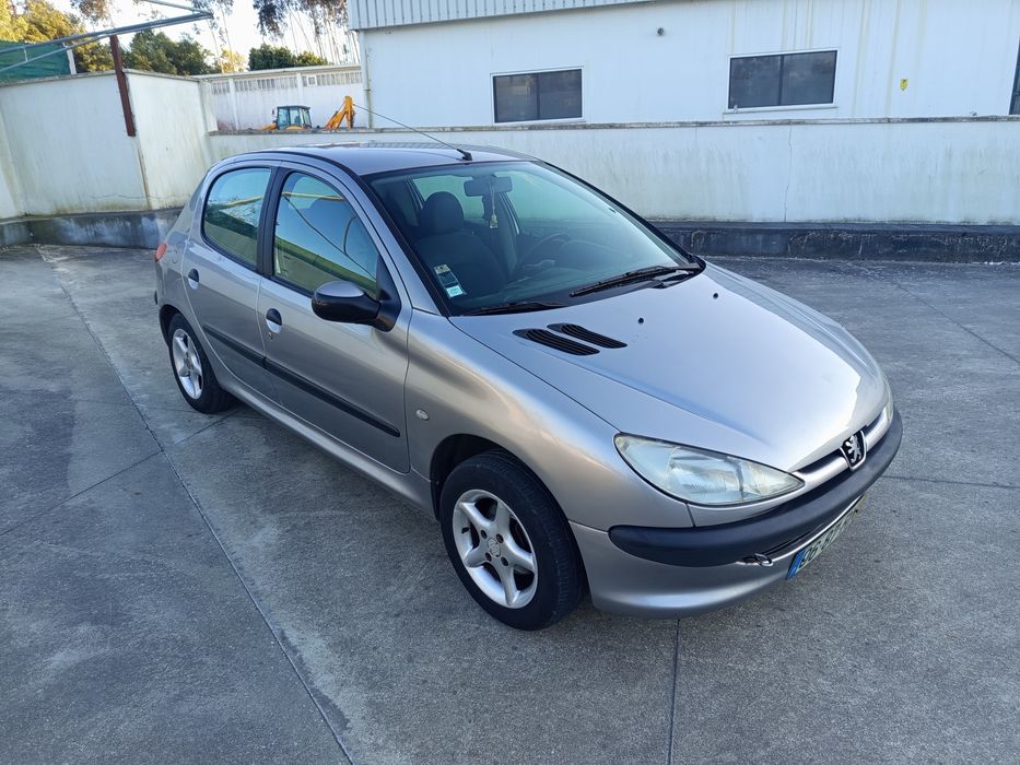 Peugeot 206 1.9 Diesel Ano 04/2001 Ótimo Estado Geral, direção assistida, fecho central no comando da chave, duas chaves, vidros elétricos