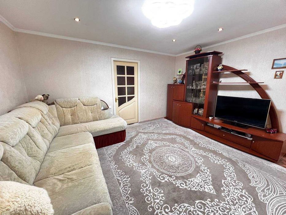 Продам 2-кімнатну квартиру в центрі міста — 54 м², меблі та техніка залишаються