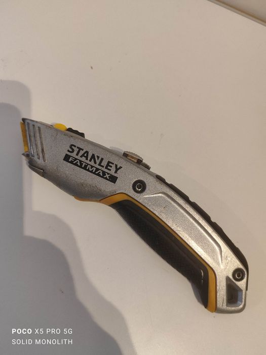 Nóż tapicerski budowlany Stanley FatMax + noże