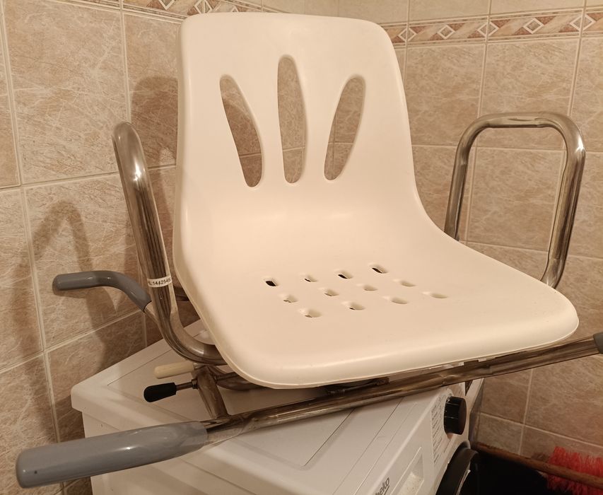 Krzesło, fotel obrotowy na wannę