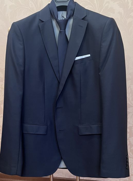 темно-синій чоловічий костюм Zara Man
