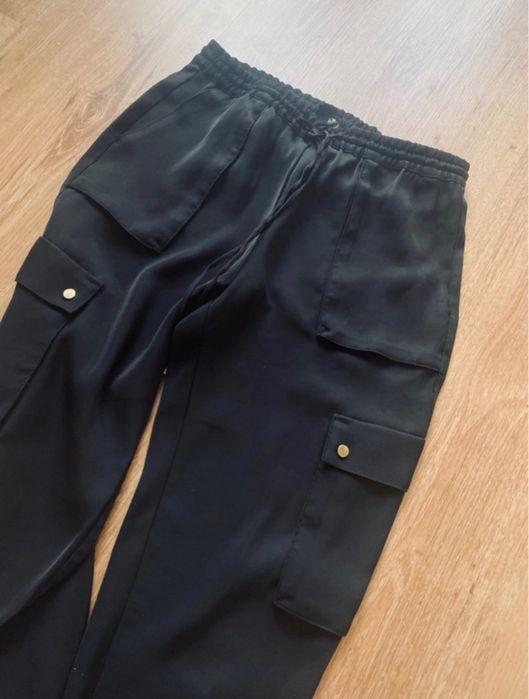 Czarne spodnie cargo bojówki z kieszeniami H&M XS
