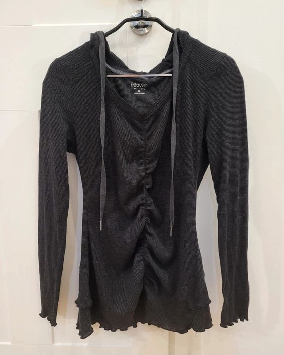 Przewiewna bluza z linii Calvin Klein Performance 
Rozmiar M