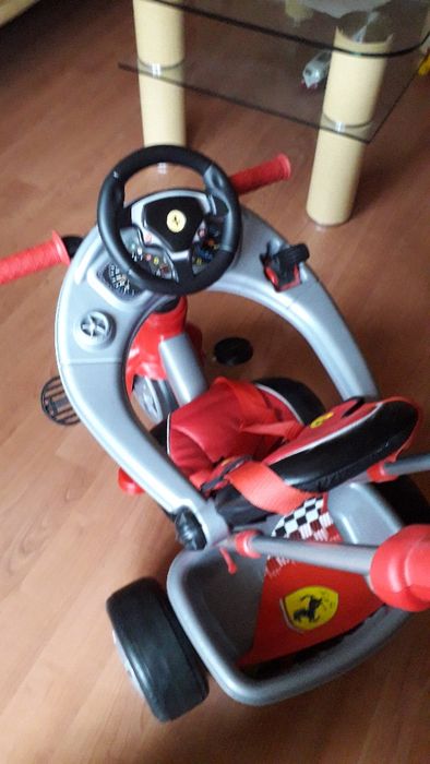 Rowerek trójkołowy Ferrari