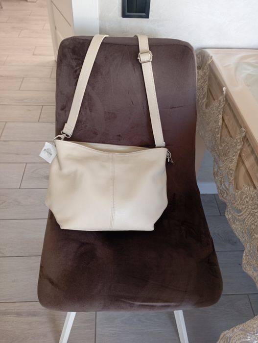 Кожаная сумка новая в бежевом цвете