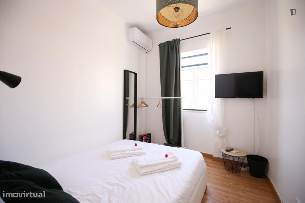 Quarto - localizado em São Bento Lisbon
